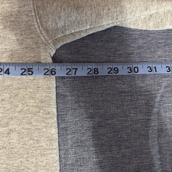 Women’s 2XL Jerzees University of Iowa Sweatshirt - Picture 4 of 5